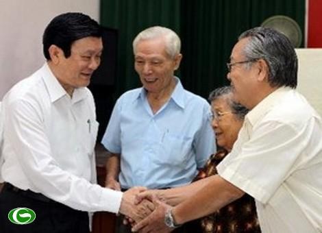 ប្រធានរដ្ឋវៀតណាម Truong Tan Sang ទទួលជួបជាមួយអ្នកបោះឆ្នោតខ័ណ្ឌទី៤ ទីក្រុងហូជីមិញ