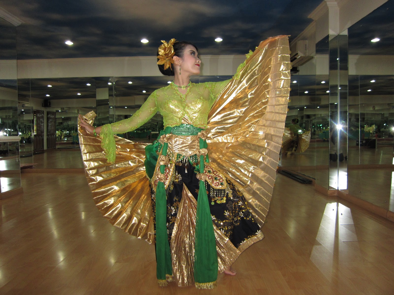 Sparkling Surabayañ - របាំរបស់ចំណង់មិត្តភាពវៀតណាម -ឥណ្ឌូនេស៊ី