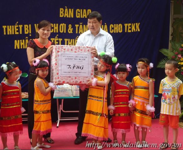 បណ្ដាសកម្មភាព​អបអរសាទរ​ទិវាកុមារអន្តរជាតិនៅវៀតណាម​