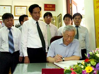 អគ្គលេខា Nguyen Phu Trong មកទស្សនានិងបំពេញការងារជាមួយការសែត Nhan Dan