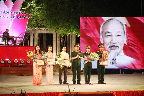 ពិធីបុកសរុបនិង​សម្ដែង​សិល្បះ“បណ្ដាគំរូរសាម័ញ្ញ ប៉ុន្តែថ្លៃថ្នូរ”លើកទីបី