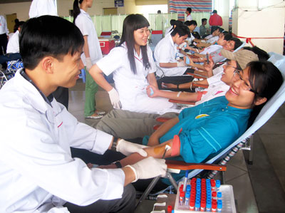 បណ្ដា​សកម្ម​ភាព​រំលឹកខួបអនុស្សាវរីយ៍ទិវាពិភពលោកលើកដម្កើងបណ្ដាអ្នកបរិច្ចាគ​ឈាម​