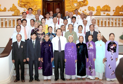 ឧបនាយករដ្ឋមន្ត្រី Vu Van Ninh ទទួលជួបសន្ទនាជាមួយគណៈប្រតិភូ អ្នកមានគុណូបការៈខេត្ត Quang Nam