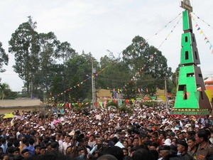 ឱកាសរំលឹកខួបអនុស្សាវរីយ៍ លើកទី ៧៣ ឆ្នាំនៃការបង្កើតពុទ្ធសាសនា  Hoa hao