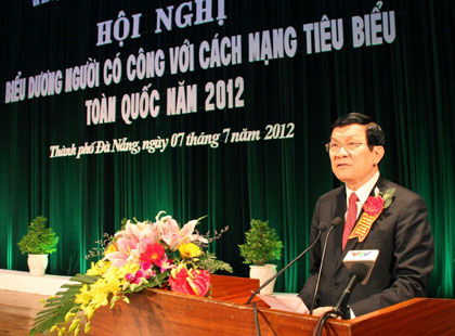 ប្រធានរដ្ឋ Truong Tan Sang អញ្ចើញចូលរួមសន្និសីទឡើកដម្កើង អ្នកមានកុណូបការចំពោះបដិវត្តន៍