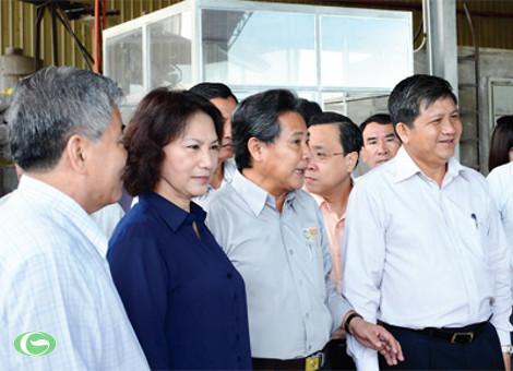 អនុប្រធានរដ្ឋសភាវៀតណាម Nguyen Thi Kim Ngan ជួបប្រាស្រ័យជាមួយអ្នកបោះឆ្នោតខេត្ត Ben Tre