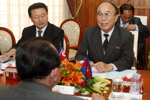 សសាធារណៈរដ្ឋប្រជាធិបតាយ្យប្រជាមានិតកូរ៉េ-កម្ពុជាបង្កើនកិច្ចសហប្រតិបត្តិការពាណិជ្ជម្ម