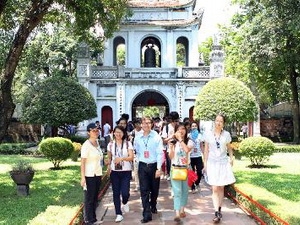 ដំណើរឆ្ពោះទៅប្រភពដើមក្រោមប្រធានបទ “ទៅតំបន់ដីក្រហម”