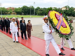 ប្រធានរដ្ឋសភាកម្ពុជាបញ្ចប់ដំណើរទស្សនកិច្ចជាផ្លូវការនៅវៀតណាម