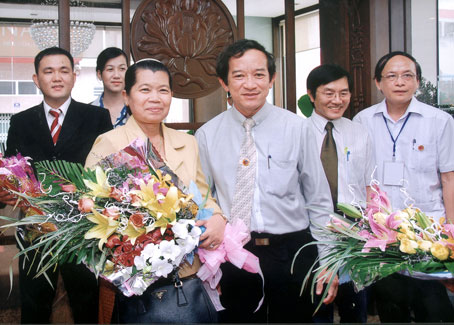 ឧបនាយករដ្ឋមន្ត្រីប្រចាំការរាជរដ្ឋាភិបាលកម្ពុជា ម៉ែន សំអន មកទស្សនានៅខេត្ត Kien Giang