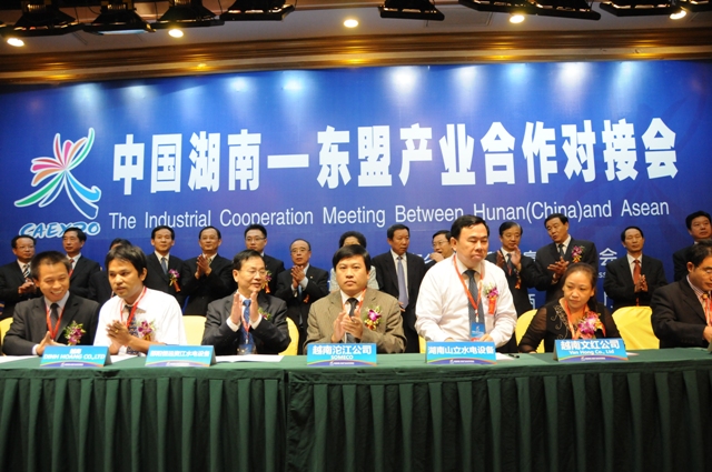 ចិនពង្រីកពាណិជ្ជកម្មអេឡិចត្រូនិចជាមួយអាស៊ាន