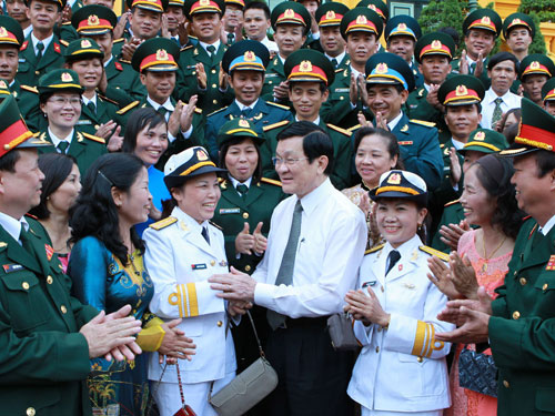 ប្រធានរដ្ឋ Truong Tan Sang មានជំនួប​ធ្វើការ​ជា​មួយដំណាងក្រសួងការពារប្រទេស