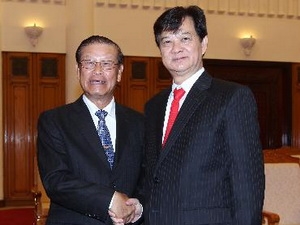 នាយករដ្ឋមន្ត្រីវៀតណាម Nguyen Tan Dung ទទួលជួបសន្ទនាជាមួយឧបនាយករដ្ឋមន្ត្រីអចិន្ត្រៃយ៍រដ្ឋាភិបាលឡាវ