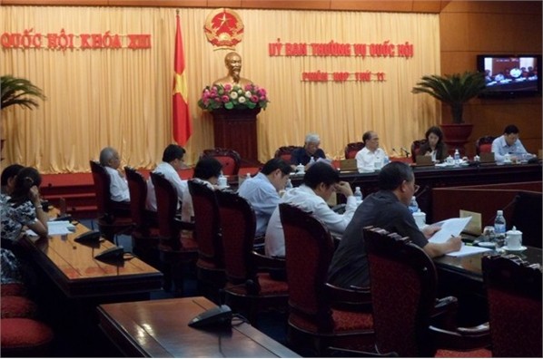 គណះកម្មាធិការអចិន្ត្រៃយ៍រដ្ឋសភាវៀតណាមពិភាក្សាអំពីសេចក្ដី​ព្រាងច្បាប់ចំណូល​បុគ្គល