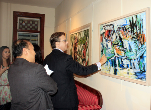 តាំងពិព័រណ៍គំនូរ “សិល្បះ​សម័យវៀតណាម ពណ៍វៀតណាម”