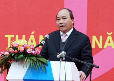 ឧបនាយករដ្ឋមន្ត្រី Nguyen Xuan Phuc ចូលរួមពិធីបើកឆ្នាំសិក្សារថ្មី ២០១២-២០១៣ មហាវិទ្យាល័យពាណិជ្ជកម្មក្រៅប្រទេស