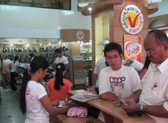 ផ្សារណាត់ពាណិជ្ជកម្មអន្តរជាតិ វៀតណាម–កម្ពុជា ២០១២