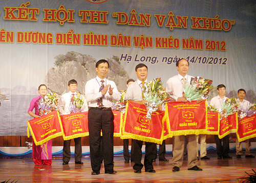 រួមកម្លាំងកាយចិត្តជាមួយប្រជាជនដើម្បីបុព្វហេតុអភិវឌ្ឍន៍រួម