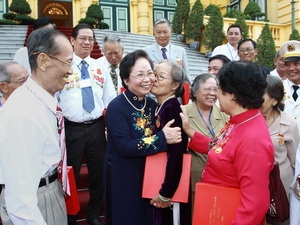 អនុប្រធានរដ្ឋ Nguyen Thi Doan ទទួលជួបសន្ទនាជាមួយគណៈប្រតិភូអតីតអ្នកទោសនយោបាយ ទីក្រុហហូជីមិញ