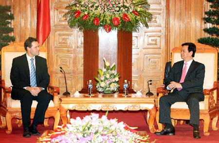 នាយករដ្ឋមន្រ្តីNguyen Tan Dung ទទួលជួបសន្ទនាជាមួយឯកអគ្គរដ្ឋទូតស៊ុយអែតនិងឆែក