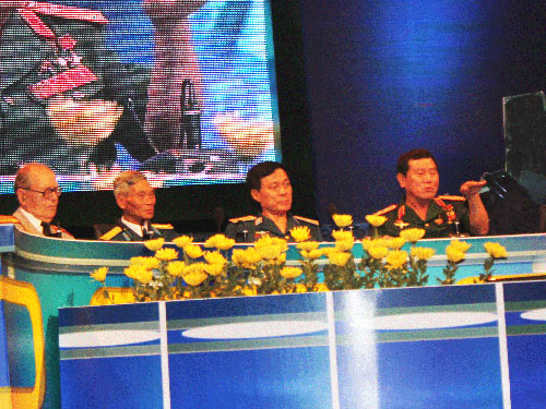 សន្ទនាអនឡាយស្តីអំពីជ័យជំនះ“ហាណូយ Dien Bien Phuលើលំហ អាកាស”