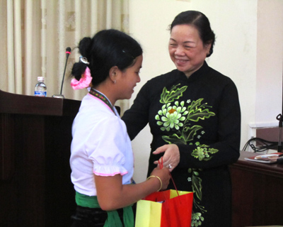 ក្រុមការងារនៃគណៈកម្មាធិការចលនាមហាជនជួបធ្វើការជាមួយថ្នាក់ដឹកនាំខេត្ត Soc Trang