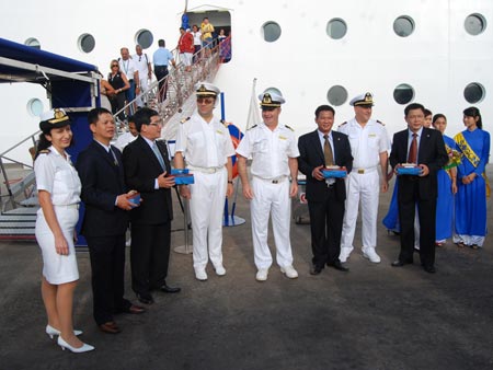 Saigontourist បានទទួលភ្ញៀវទេសចរណ៍ចំនួន​២៤០០លើក