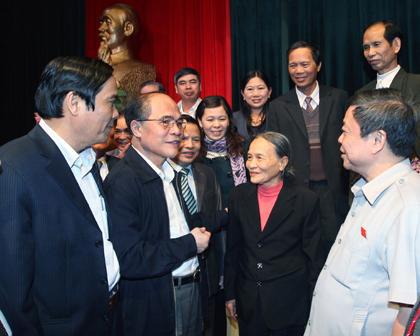 ប្រធានរដ្ឋសភាវៀតណាមជួបប្រាស្រ័យជាមួយអ្នកបោះឆ្នោតនៅខេត្ត Lang Son