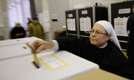 អ្នកបោះឆ្នោតអ៊ីតាលីចូលរួមការបោះឆ្នោតសកល