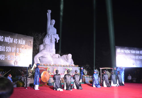 ពិធីគោរពវិញ្ញក្ខ័ណ្ឌលើកទី៤៥ទិវាសម្លាប់យ៉ាងសាហាវនៅ Son My