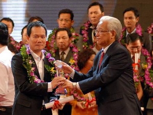 ពិធីជូនរង្វាន់គុណភាពជាតិឆ្នាំ២០១២សំរាប់អង្គភាពអាជីវកម្មចំនួន៦៧អង្គភាព