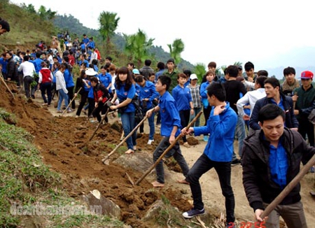 បណ្ដាសកម្មភាពជួយជ្រោមជ្រែងខែយុវជន២០១៣