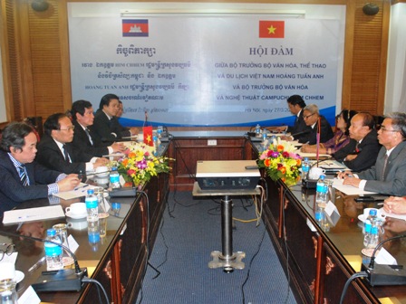វៀតណាមនិងកម្ពុជាបង្កើនទំនាក់ទំនងសហប្រតិបត្តិការអំពីវប្បធម៌និង វិចិត្រសិល្បះ