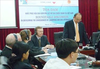 ការសន្ទនាអំពីការជំនះពុកពាលើផលវិបាកនៃគ្រាប់បែកមីនវត្ថុផ្ទុះក្រោយសង្គ្រាមនៅវៀតណាម