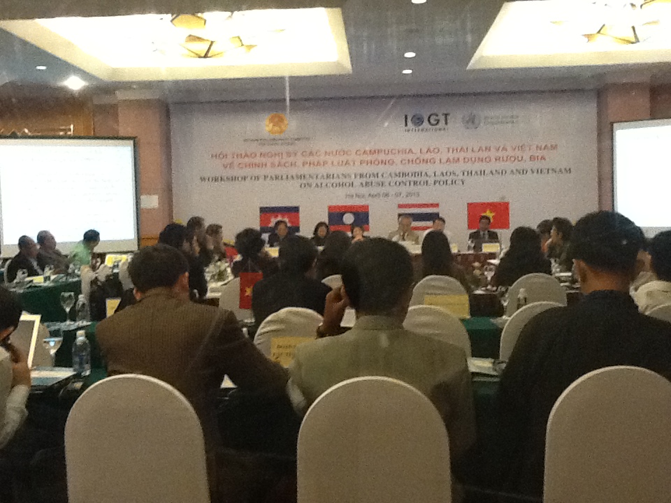 សិក្ខាសាលាព្រឹទ្ធសមាជិកមអំពីគោលនយោបាយច្បាប់បង្កាប្រឆាំងប្រើប្រាស់ស្រាប៊ីយែហួសហេតុ។