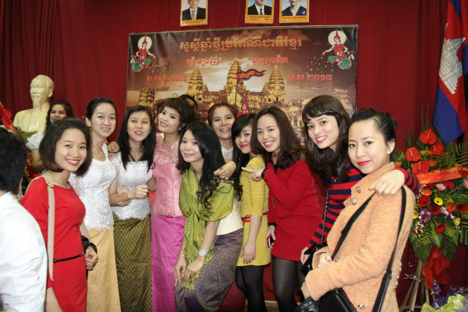 បណ្ដា​សិស្សានុស្សិតកម្ពុជាទទួលបុណ្យចូលឆ្នាំថ្មីជាប្រពៃណី ២០១៣