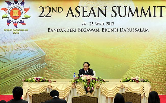 អាស៊ាននឹងជួបចរចារជាមួយចិនអំពីបញ្ហានៅសមុទ្រខាងកើតក្នុងឋានៈជាប្លុកមួយ