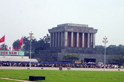 មនុស្សជាង៧៤០០០នាក់បានចូលប្រាងដំកល់សពគោរពវិញ្ញណក្ខ័ន្ធលោកប្រធានហូជីមិញ