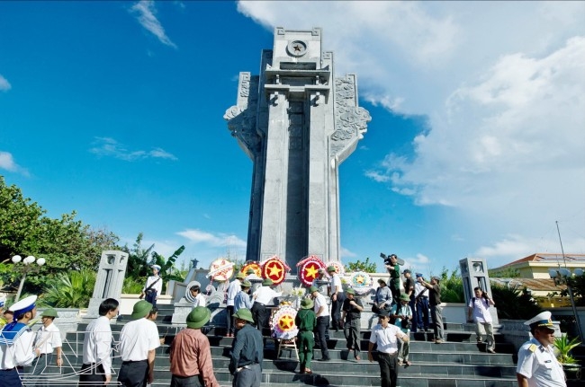 ពិធីរំលឹកគុណបណ្ដាវីរជនដែលបានពលីជីវិតការពារប្រជុំកោះ Truong Sa