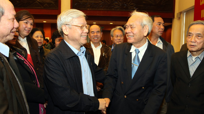 អគ្គលេខាបក្សកម្មុយនិស្ត្រវៀតណាមជួបប្រាស្រ័យជាមួយបណ្ដាអ្នកបោះឆ្នោត ខ័ណ្ឌ Ba Dinh ទីក្រុង ហាណូយ