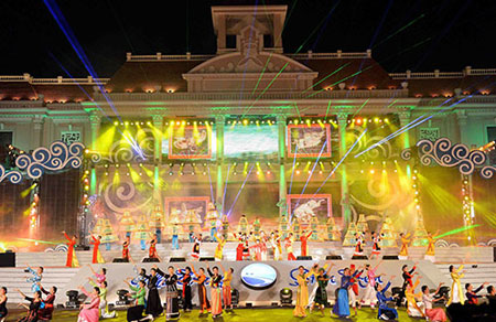 ប្រធានរដ្ឋវៀតណាមចូលរួមពិធីបើក Festival សមុទ្រ Nha Trang ឆ្នាំ ២០១៣