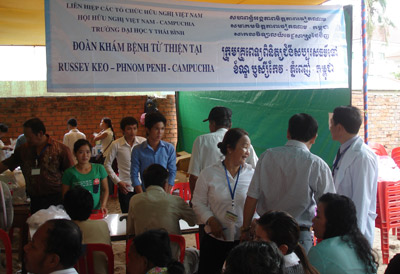 វេជ្ជបណ្ឌិតវៀតណាមពិនិត្យព្យាបាលជំងឺឥតគិតថ្លៃសំរាប់អ្នកជំងឺកម្ពុជាចំនួនជិត៦០០០នាក់