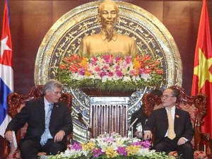 អនុប្រធានទី១នៃក្រុមប្រឹក្សារជាតិគុយប៉ាមកបំពេញទស្សនកិច្ចនៅវៀតណាម