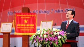 នាយករដ្ឋមន្ត្រីបានប្រគល់គត្តិនាមវីរពលកម្មជូនធនាគារ VietinBank។