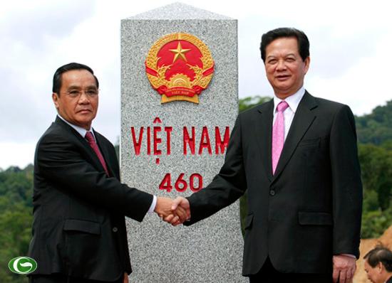 ពីធីអបអរសាទរសម្រេចការងារបង្កើនកម្រាស់និងជួសជុលបង្គោលព្រំដែនវៀតណាមនិងឡាវ