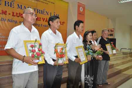 ការតាំងពិព័រណ៍អំពីសោកនាដកម្មដោយជាតិគីមីពុលពណ៍លឿងទុំបានបញ្ចប់