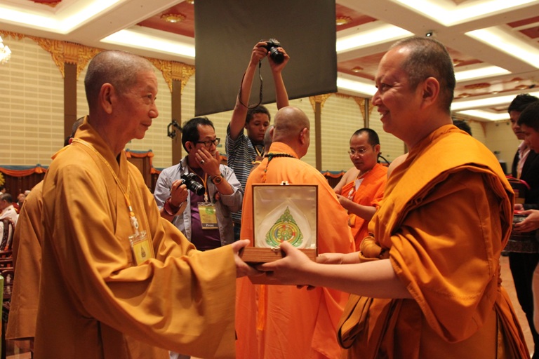 សិក្ខាសាលាវិទ្យាសាស្ត្រ “ដំណោះស្រាយចំពោះសាសនាក្រៅប្រពៃណីក្នុងប្រព័ន្ធនយោបាយរបស់រដ្ឋធានីហាណូយ”