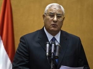 ប្រធានាធិបតីជាបណ្តោះអាសន្នអេហ្ស៊ីបសន្យាអំពីដំណើរនយោបាយ