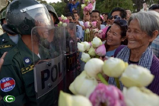 ភាគីប្រឆាំងនៅកម្ពុជារៀបចំការធ្វើបាតុកម្មសន្តិភាព
