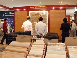 អង្គភាពអាជីវកម្មវៀតណាមចូលរួមការតាំងពិពណ៍អន្តរជាតិ “CAMBUILD 2013”